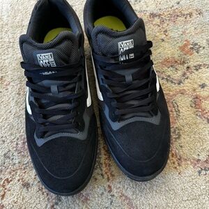 Men’s black vans